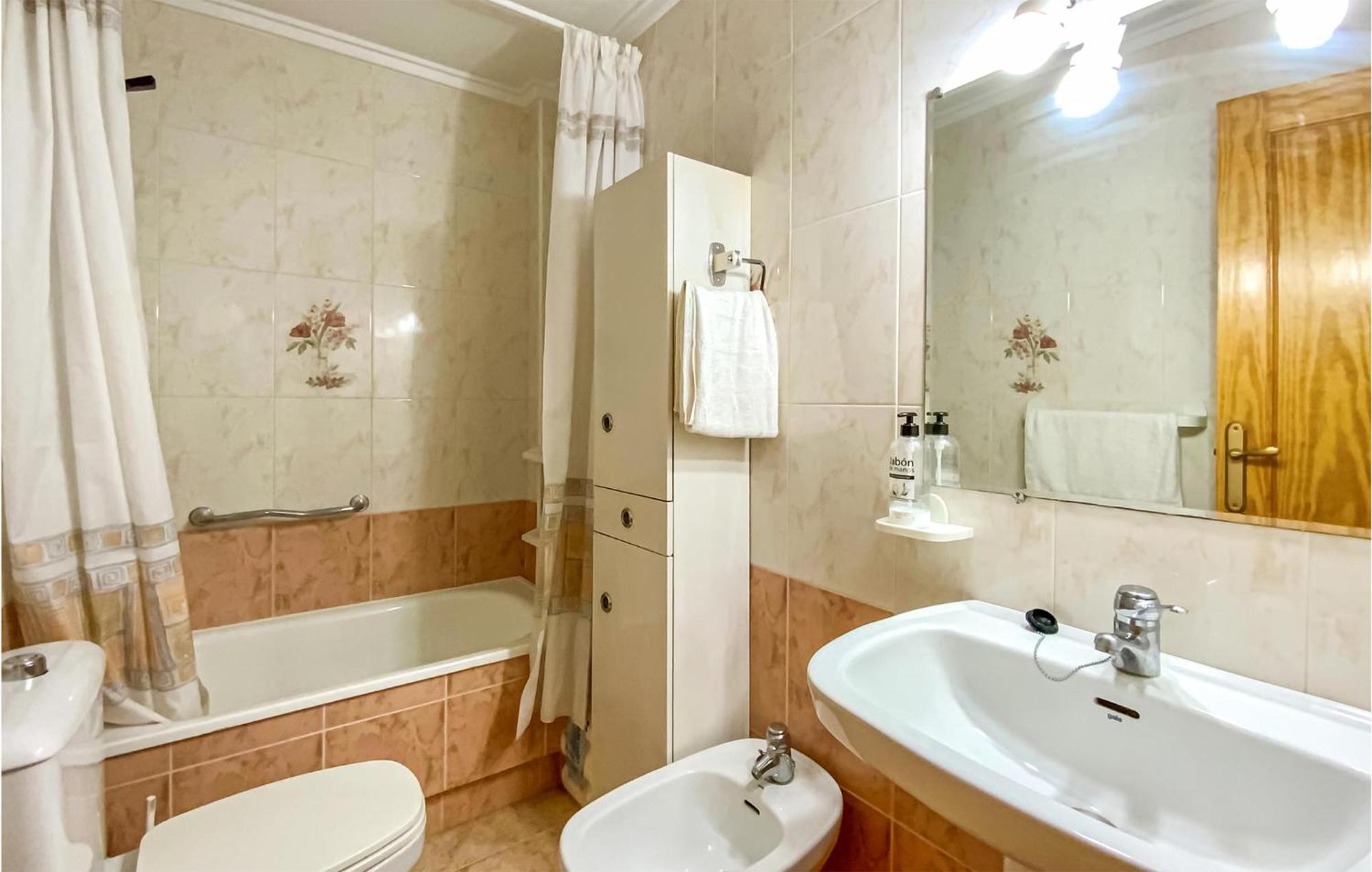 1 Bedroom Pet Friendly Apartment In Torrevieja Exterior foto